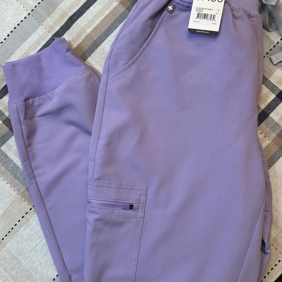 Figs NWT Lavender Zamora High Wasted jogger scrub pants Small - Picture 3 of 11